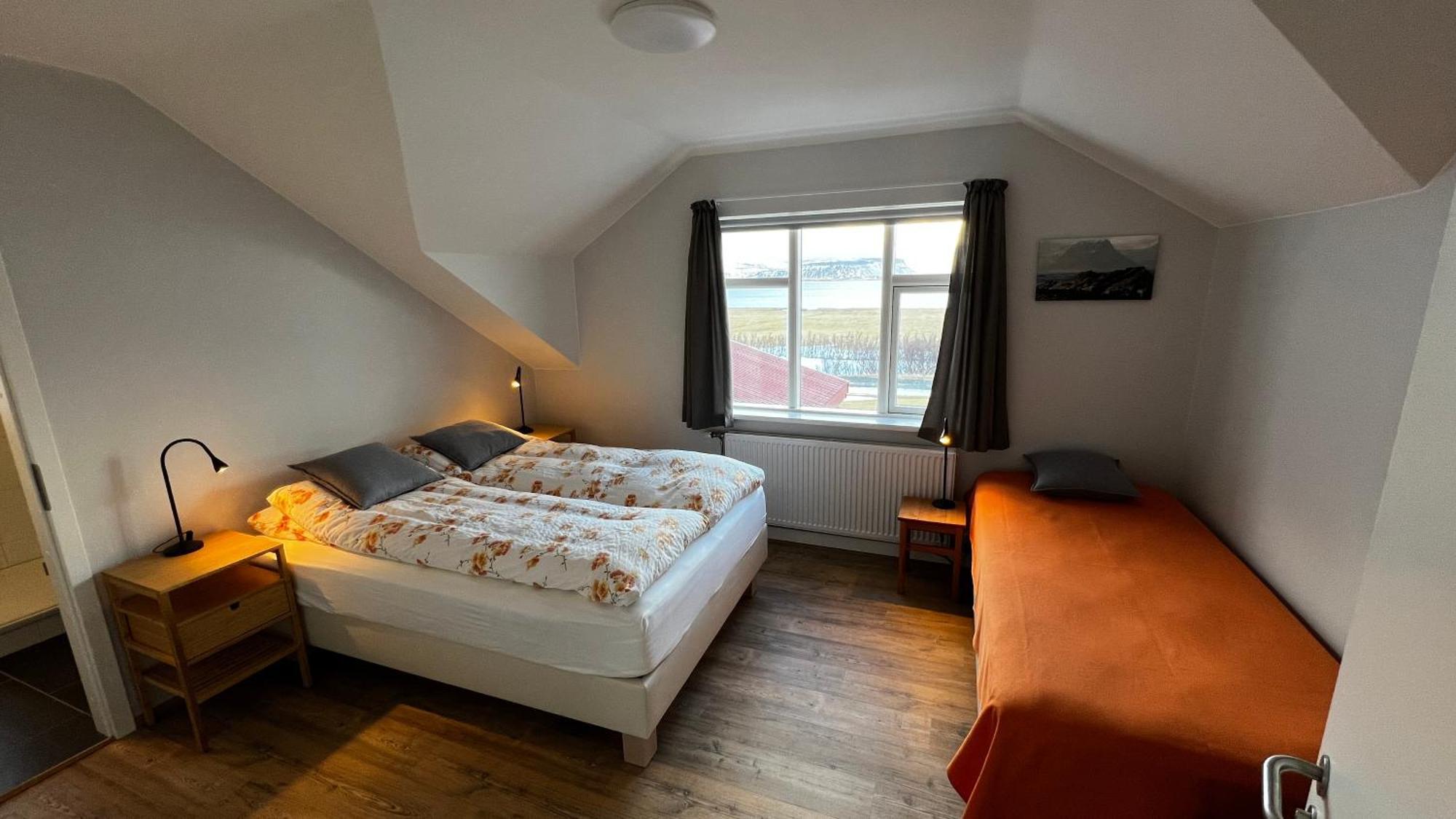 Sudur-Bar Guesthouse グルンダルフィヨルズル エクステリア 写真