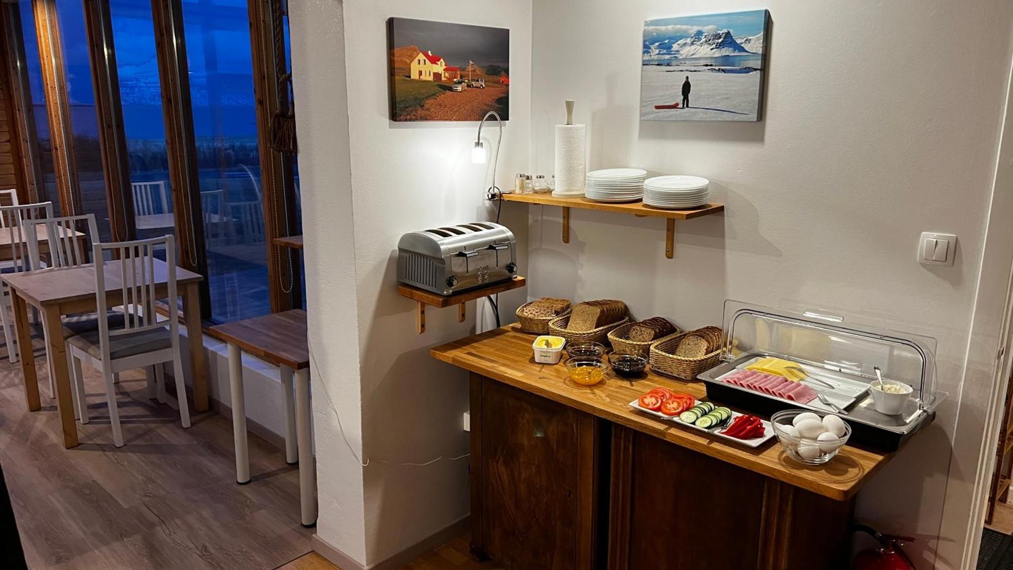 Sudur-Bar Guesthouse グルンダルフィヨルズル エクステリア 写真