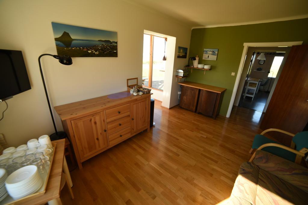 Sudur-Bar Guesthouse グルンダルフィヨルズル エクステリア 写真