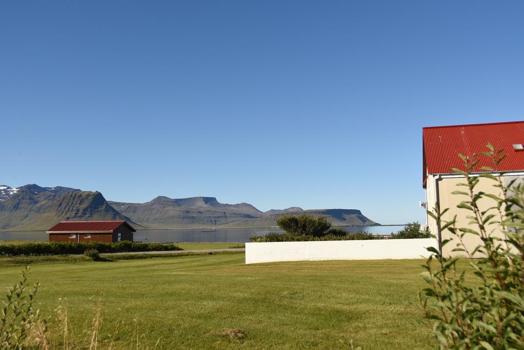Sudur-Bar Guesthouse グルンダルフィヨルズル エクステリア 写真
