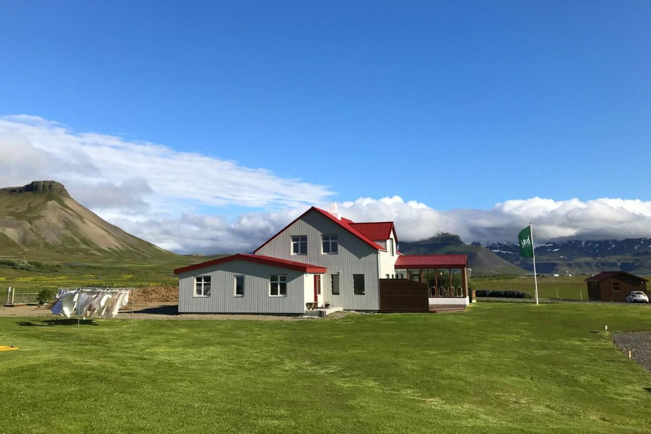 Sudur-Bar Guesthouse グルンダルフィヨルズル エクステリア 写真